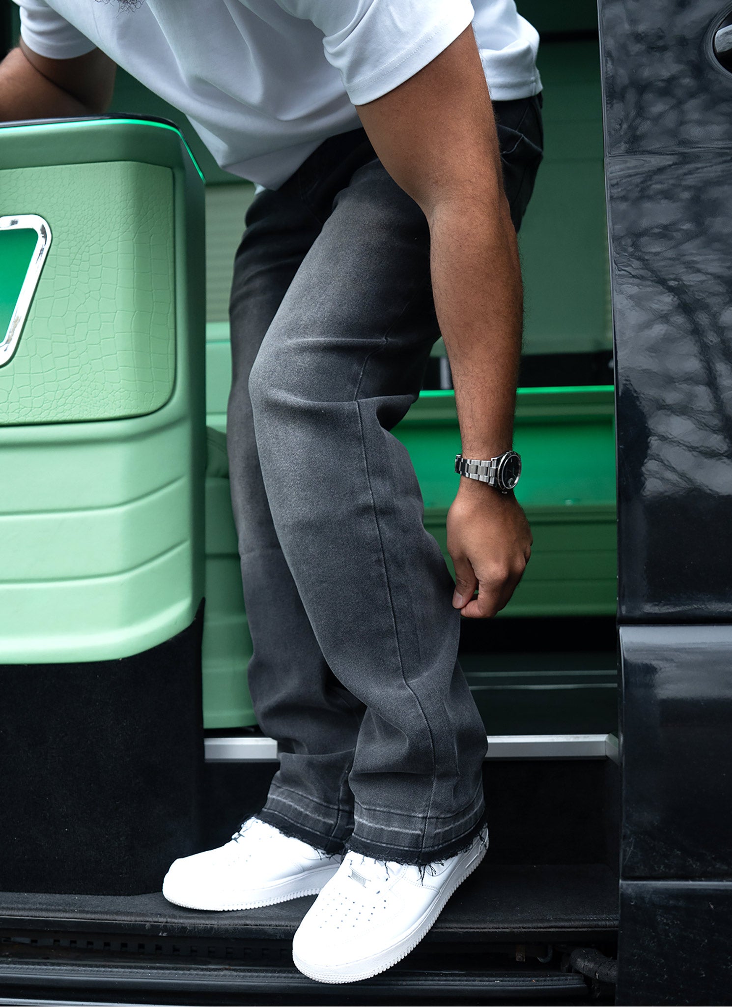 Vintage Raw Hem Jeans - Black