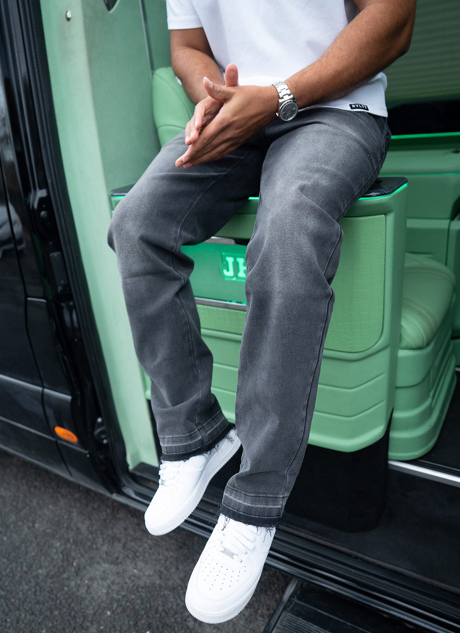 Vintage Raw Hem Jeans - Black