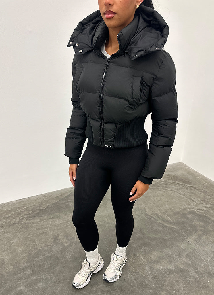 NVLTY - Womens Cinched Waist Puffer Jacket - Black – N V L T Y