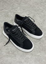 Essence Trainer - Black