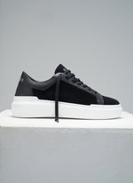 Essence Trainer - Black