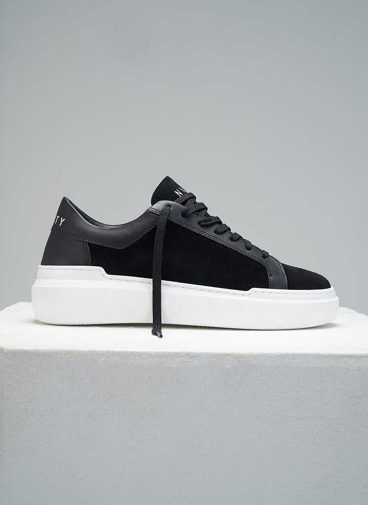 Essence Trainer - Black
